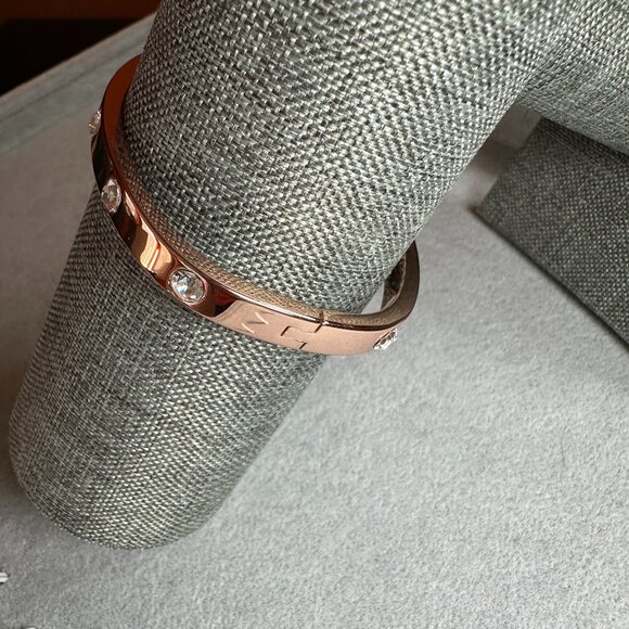 Park Lane Jewelry - Park Lane Jewelry Jewel bracelet in Rose Gold NEW!  Hinge closure bracelet